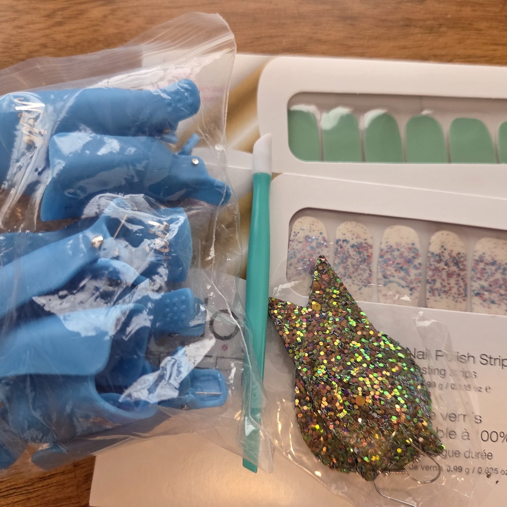 Color Street Blue Clips with Glitter and Green Nail Set